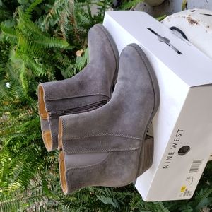 Genuine suede grey nine west vasloane western style ankle boots size 8.5